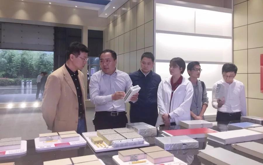 省工信廳領(lǐng)導(dǎo)一行深入寶潤(rùn)達(dá)， 開(kāi)展企業(yè)智能化改造診斷服務(wù)